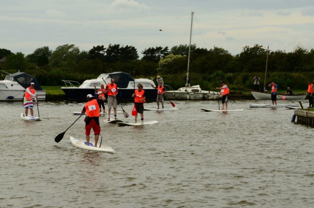  Lo Stand Up Paddle Board è una grande attività di gruppo 